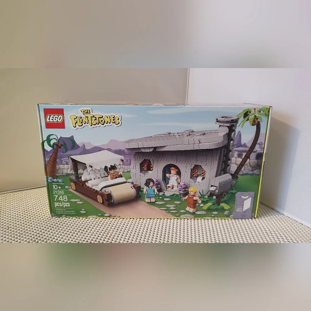 Lego Ideas 21316 The Flintstones Building Set Toy NWT Building Toy Set